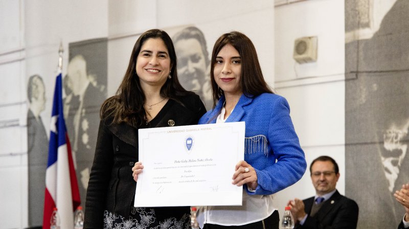 Foto 20 de 57: Galería fotográfica (Primera Parte): Ceremonia de Titulación UGM Año Académico 2023 Escuela de Diseño y Artes Digitales, Psicología, Ciencias de la Salud, Educación y Magísteres