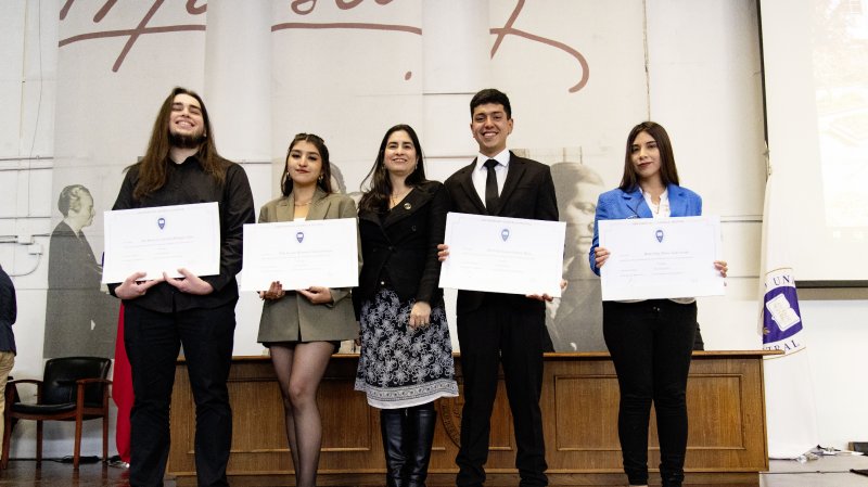 Foto 21 de 57: Galería fotográfica (Primera Parte): Ceremonia de Titulación UGM Año Académico 2023 Escuela de Diseño y Artes Digitales, Psicología, Ciencias de la Salud, Educación y Magísteres