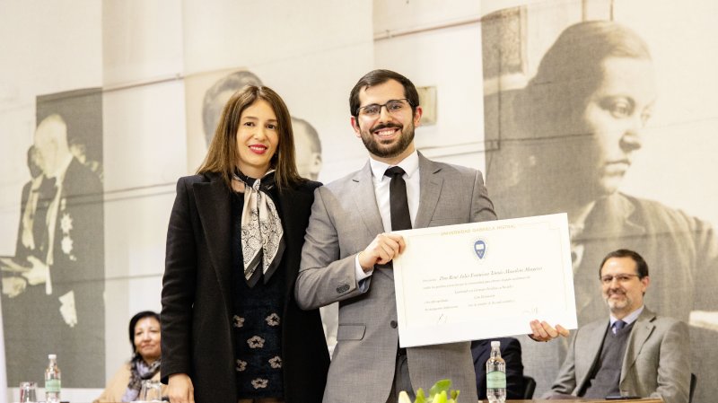 Foto 23 de 57: Galería fotográfica (Primera Parte): Ceremonia de Titulación UGM Año Académico 2023 Facultades de Ciencias Sociales, Jurídicas y Humanidades y de Negocios y Tecnologías