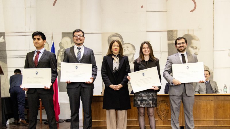 Foto 24 de 57: Galería fotográfica (Primera Parte): Ceremonia de Titulación UGM Año Académico 2023 Facultades de Ciencias Sociales, Jurídicas y Humanidades y de Negocios y Tecnologías