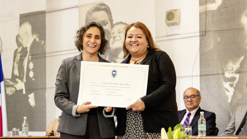 Foto 28 de 57: Galería fotográfica (Primera Parte): Ceremonia de Titulación UGM Año Académico 2023 Facultades de Ciencias Sociales, Jurídicas y Humanidades y de Negocios y Tecnologías