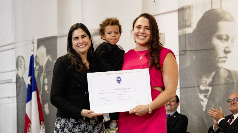 Foto 28 de 57: Galería fotográfica (Primera Parte): Ceremonia de Titulación UGM Año Académico 2023 Escuela de Diseño y Artes Digitales, Psicología, Ciencias de la Salud, Educación y Magísteres