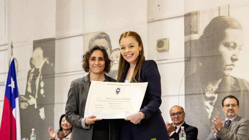 Foto 32 de 57: Galería fotográfica (Primera Parte): Ceremonia de Titulación UGM Año Académico 2023 Facultades de Ciencias Sociales, Jurídicas y Humanidades y de Negocios y Tecnologías