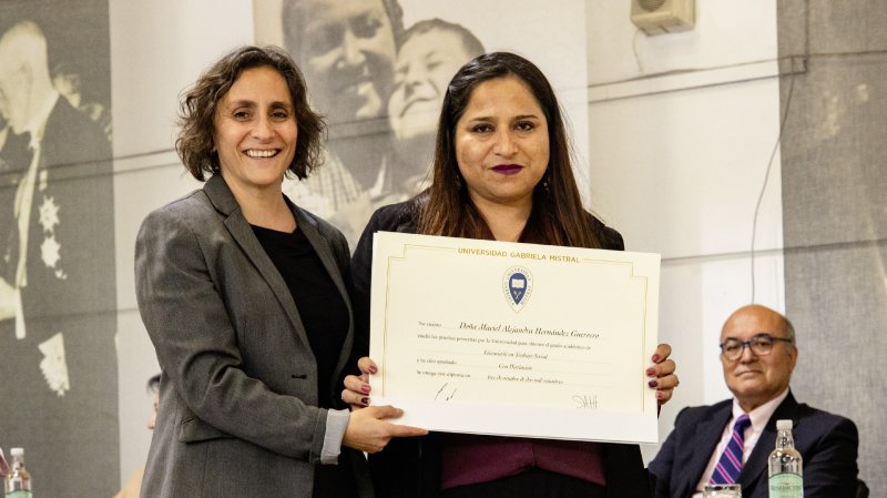 Foto 35 de 57: Galería fotográfica (Primera Parte): Ceremonia de Titulación UGM Año Académico 2023 Facultades de Ciencias Sociales, Jurídicas y Humanidades y de Negocios y Tecnologías