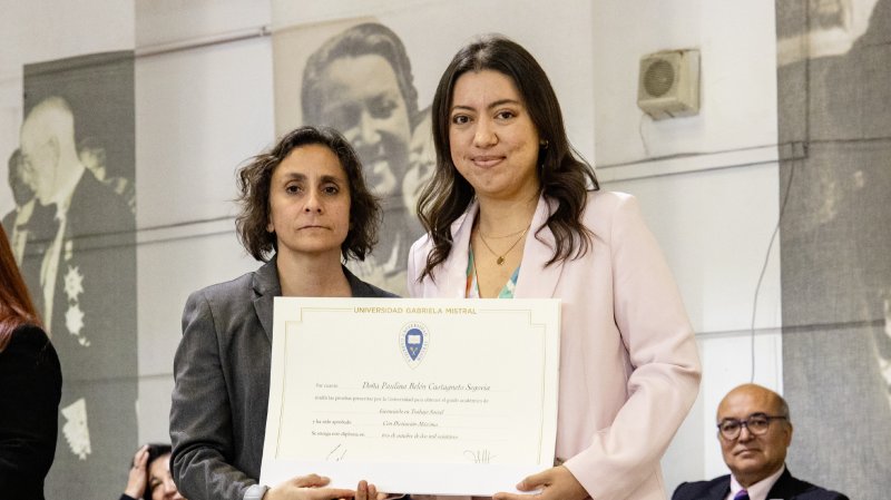 Foto 40 de 57: Galería fotográfica (Primera Parte): Ceremonia de Titulación UGM Año Académico 2023 Facultades de Ciencias Sociales, Jurídicas y Humanidades y de Negocios y Tecnologías