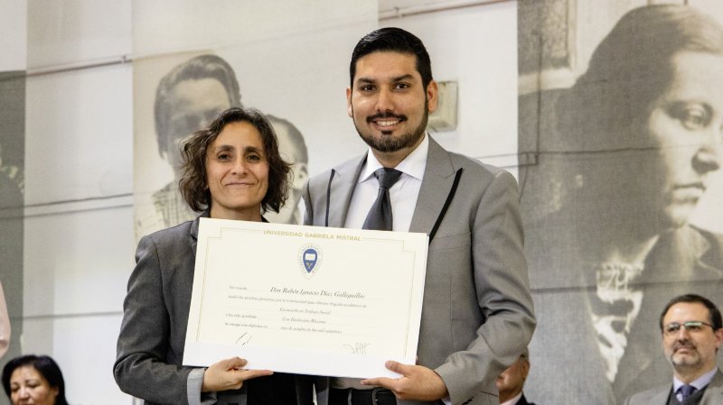 Foto 41 de 57: Galería fotográfica (Primera Parte): Ceremonia de Titulación UGM Año Académico 2023 Facultades de Ciencias Sociales, Jurídicas y Humanidades y de Negocios y Tecnologías