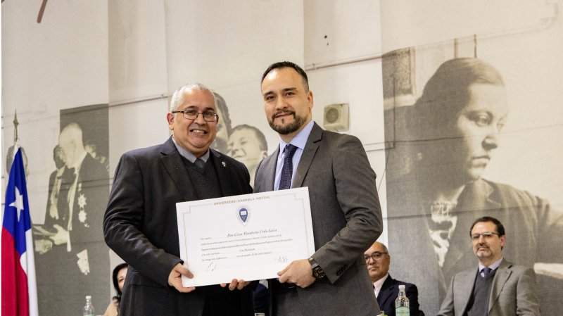 Foto 44 de 57: Galería fotográfica (Primera Parte): Ceremonia de Titulación UGM Año Académico 2023 Facultades de Ciencias Sociales, Jurídicas y Humanidades y de Negocios y Tecnologías