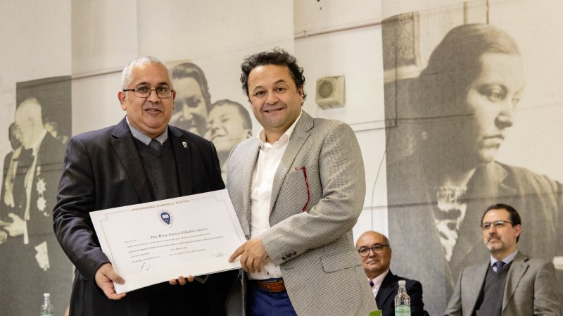 Foto 45 de 57: Galería fotográfica (Primera Parte): Ceremonia de Titulación UGM Año Académico 2023 Facultades de Ciencias Sociales, Jurídicas y Humanidades y de Negocios y Tecnologías