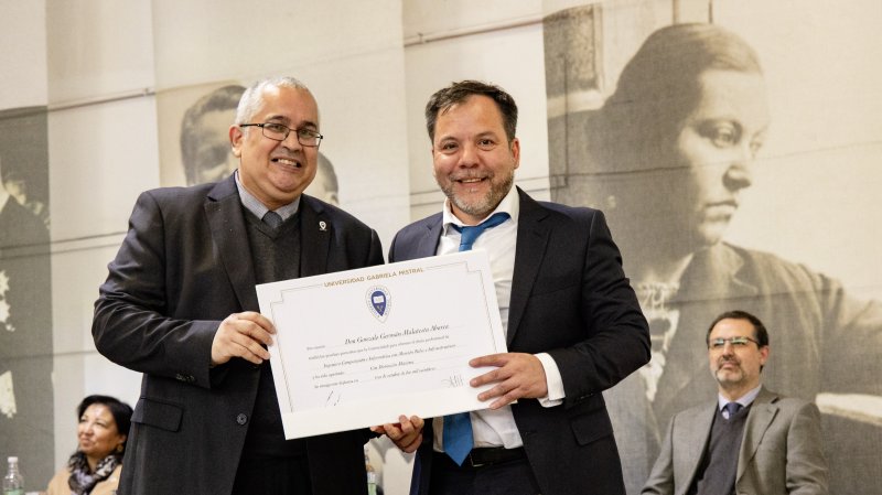 Foto 46 de 57: Galería fotográfica (Primera Parte): Ceremonia de Titulación UGM Año Académico 2023 Facultades de Ciencias Sociales, Jurídicas y Humanidades y de Negocios y Tecnologías