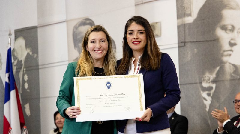 Foto 46 de 57: Galería fotográfica (Primera Parte): Ceremonia de Titulación UGM Año Académico 2023 Escuela de Diseño y Artes Digitales, Psicología, Ciencias de la Salud, Educación y Magísteres