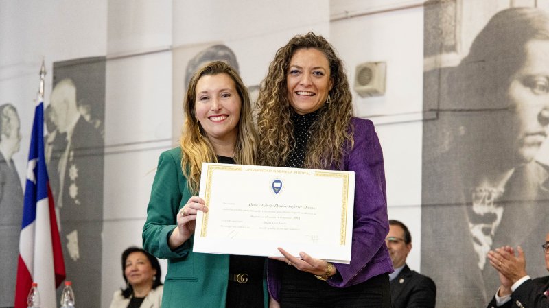 Foto 48 de 57: Galería fotográfica (Primera Parte): Ceremonia de Titulación UGM Año Académico 2023 Escuela de Diseño y Artes Digitales, Psicología, Ciencias de la Salud, Educación y Magísteres
