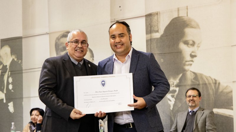 Foto 49 de 57: Galería fotográfica (Primera Parte): Ceremonia de Titulación UGM Año Académico 2023 Facultades de Ciencias Sociales, Jurídicas y Humanidades y de Negocios y Tecnologías