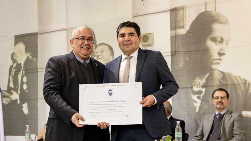 Foto 50 de 57: Galería fotográfica (Primera Parte): Ceremonia de Titulación UGM Año Académico 2023 Facultades de Ciencias Sociales, Jurídicas y Humanidades y de Negocios y Tecnologías
