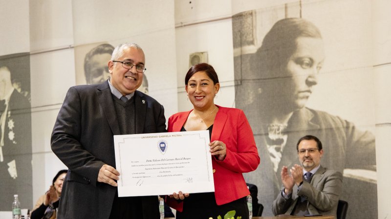 Foto 51 de 57: Galería fotográfica (Primera Parte): Ceremonia de Titulación UGM Año Académico 2023 Facultades de Ciencias Sociales, Jurídicas y Humanidades y de Negocios y Tecnologías
