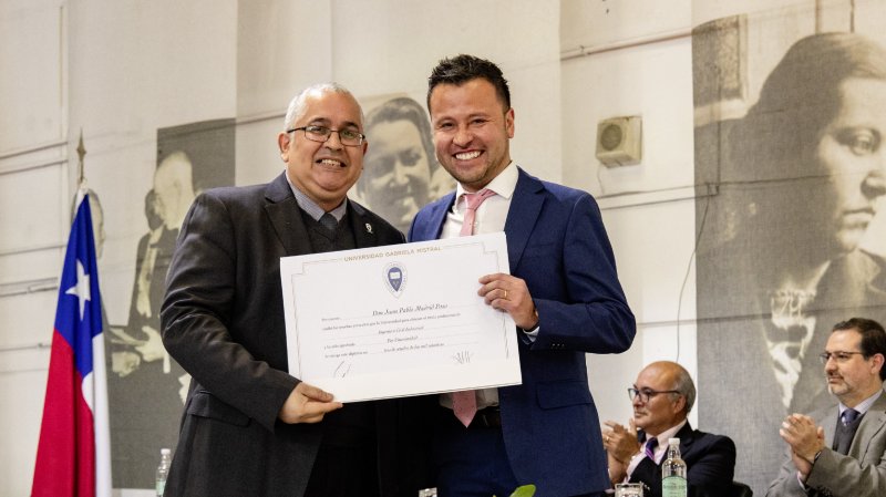 Foto 53 de 57: Galería fotográfica (Primera Parte): Ceremonia de Titulación UGM Año Académico 2023 Facultades de Ciencias Sociales, Jurídicas y Humanidades y de Negocios y Tecnologías