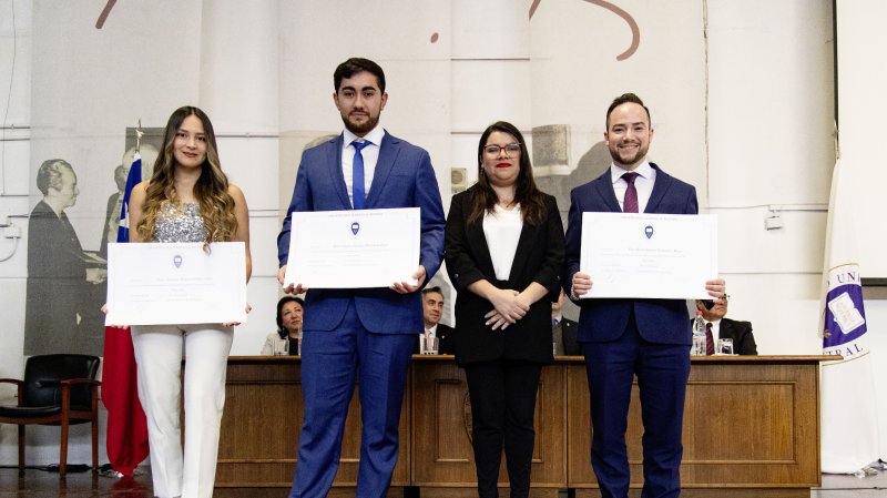 Foto 53 de 57: Galería fotográfica (Primera Parte): Ceremonia de Titulación UGM Año Académico 2023 Escuela de Diseño y Artes Digitales, Psicología, Ciencias de la Salud, Educación y Magísteres