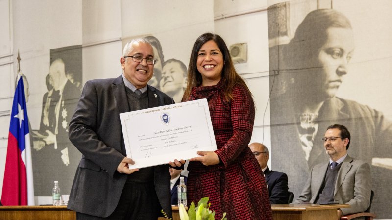 Foto 54 de 57: Galería fotográfica (Primera Parte): Ceremonia de Titulación UGM Año Académico 2023 Facultades de Ciencias Sociales, Jurídicas y Humanidades y de Negocios y Tecnologías