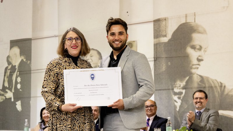 Foto 1 de 62: Galería fotográfica (Segunda Parte): Ceremonia de Titulación UGM Año Académico 2023 Facultades de Ciencias Sociales, Jurídicas y Humanidades y de Negocios y Tecnologías