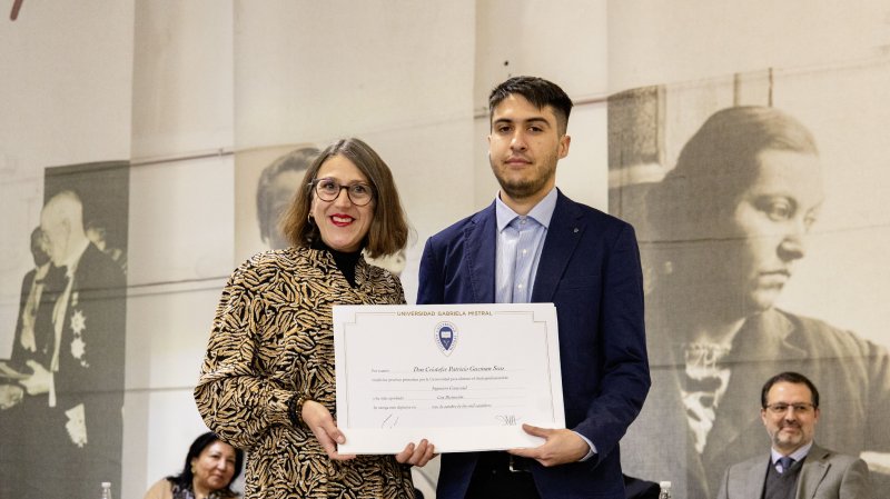 Foto 3 de 62: Galería fotográfica (Segunda Parte): Ceremonia de Titulación UGM Año Académico 2023 Facultades de Ciencias Sociales, Jurídicas y Humanidades y de Negocios y Tecnologías