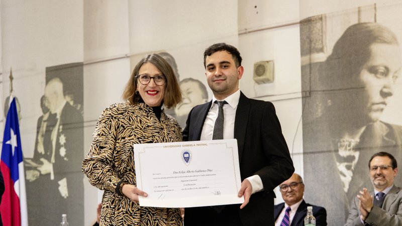Foto 9 de 62: Galería fotográfica (Segunda Parte): Ceremonia de Titulación UGM Año Académico 2023 Facultades de Ciencias Sociales, Jurídicas y Humanidades y de Negocios y Tecnologías