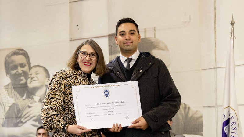 Foto 11 de 62: Galería fotográfica (Segunda Parte): Ceremonia de Titulación UGM Año Académico 2023 Facultades de Ciencias Sociales, Jurídicas y Humanidades y de Negocios y Tecnologías