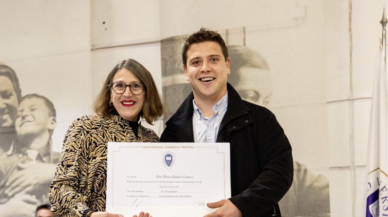 Foto 17 de 62: Galería fotográfica (Segunda Parte): Ceremonia de Titulación UGM Año Académico 2023 Facultades de Ciencias Sociales, Jurídicas y Humanidades y de Negocios y Tecnologías