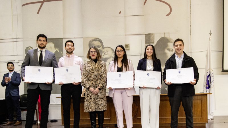Foto 18 de 62: Galería fotográfica (Segunda Parte): Ceremonia de Titulación UGM Año Académico 2023 Facultades de Ciencias Sociales, Jurídicas y Humanidades y de Negocios y Tecnologías
