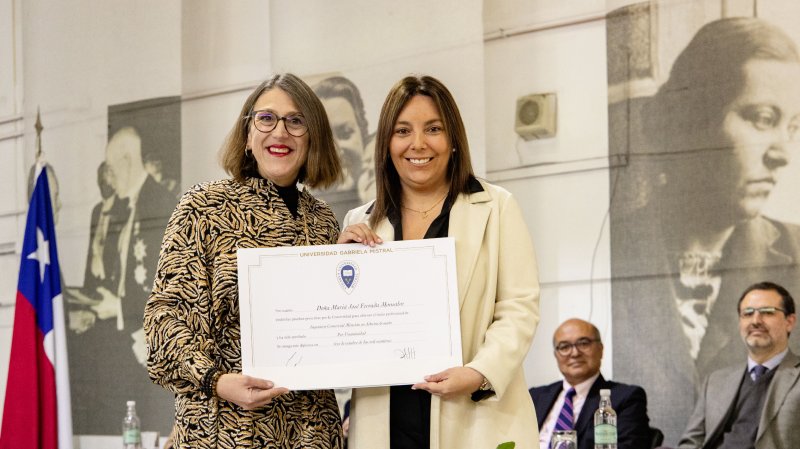 Foto 19 de 62: Galería fotográfica (Segunda Parte): Ceremonia de Titulación UGM Año Académico 2023 Facultades de Ciencias Sociales, Jurídicas y Humanidades y de Negocios y Tecnologías
