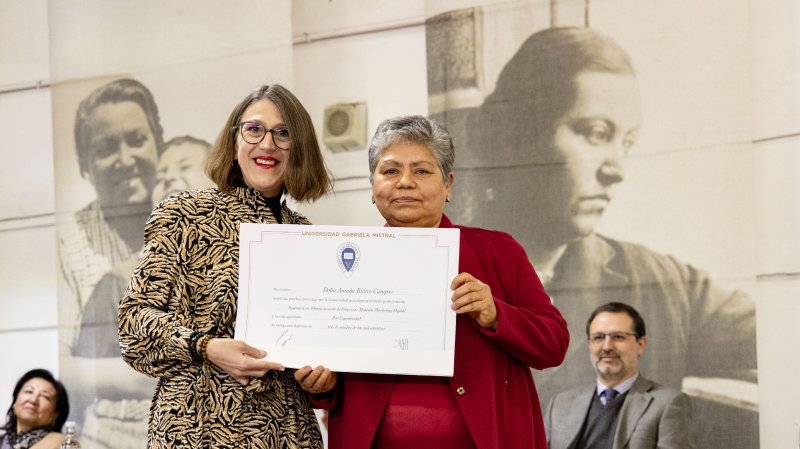 Foto 27 de 62: Galería fotográfica (Segunda Parte): Ceremonia de Titulación UGM Año Académico 2023 Facultades de Ciencias Sociales, Jurídicas y Humanidades y de Negocios y Tecnologías