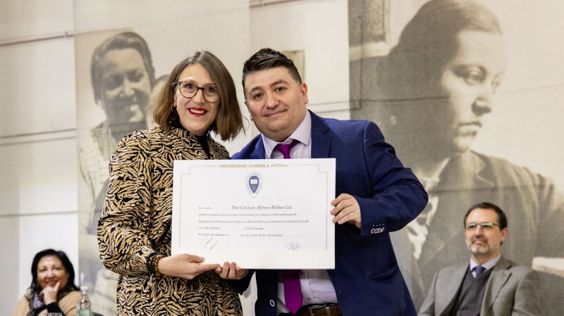 Foto 29 de 62: Galería fotográfica (Segunda Parte): Ceremonia de Titulación UGM Año Académico 2023 Facultades de Ciencias Sociales, Jurídicas y Humanidades y de Negocios y Tecnologías