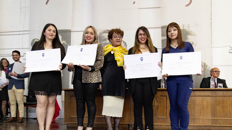 Foto 28 de 67: Galería fotográfica (Segunda Parte): Ceremonia de Titulación UGM Año Académico 2023 Escuela de Diseño y Artes Digitales, Psicología, Ciencias de la Salud, Educación y Magísteres