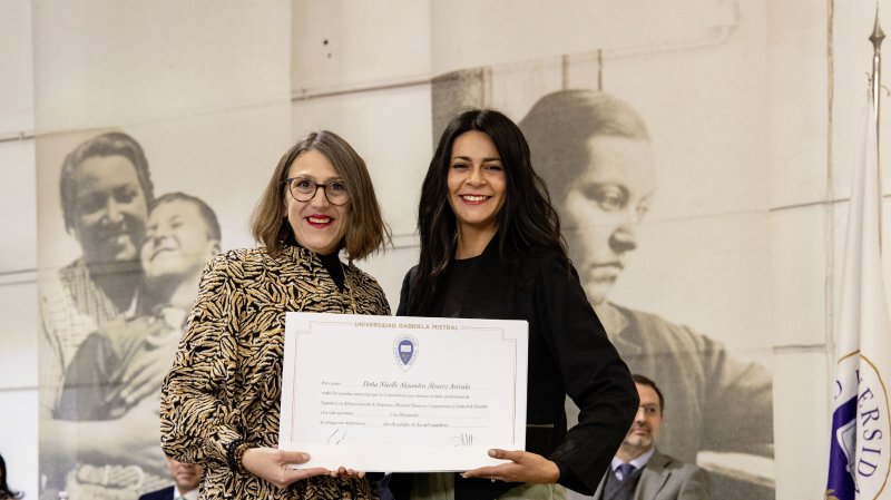 Foto 34 de 62: Galería fotográfica (Segunda Parte): Ceremonia de Titulación UGM Año Académico 2023 Facultades de Ciencias Sociales, Jurídicas y Humanidades y de Negocios y Tecnologías