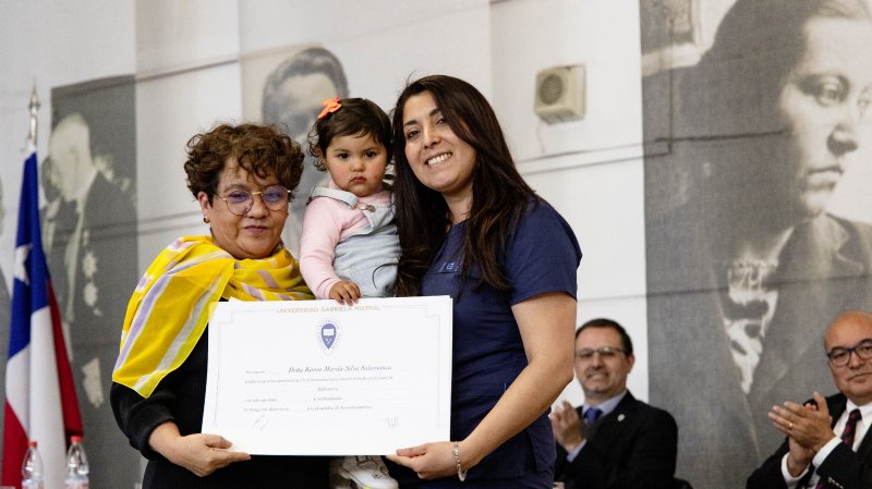 Foto 34 de 67: Galería fotográfica (Segunda Parte): Ceremonia de Titulación UGM Año Académico 2023 Escuela de Diseño y Artes Digitales, Psicología, Ciencias de la Salud, Educación y Magísteres