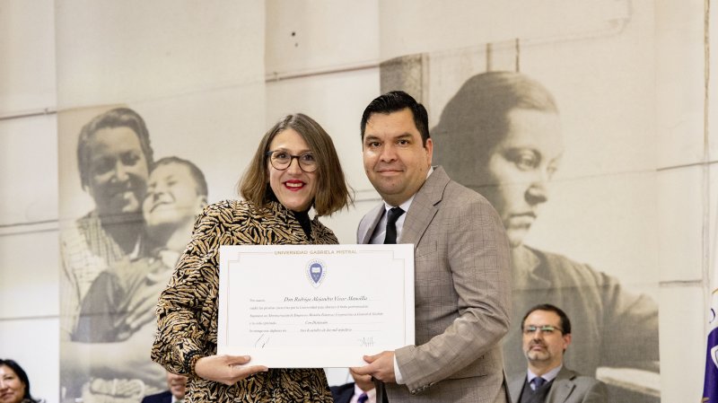 Foto 36 de 62: Galería fotográfica (Segunda Parte): Ceremonia de Titulación UGM Año Académico 2023 Facultades de Ciencias Sociales, Jurídicas y Humanidades y de Negocios y Tecnologías