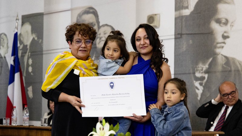 Foto 36 de 67: Galería fotográfica (Segunda Parte): Ceremonia de Titulación UGM Año Académico 2023 Escuela de Diseño y Artes Digitales, Psicología, Ciencias de la Salud, Educación y Magísteres