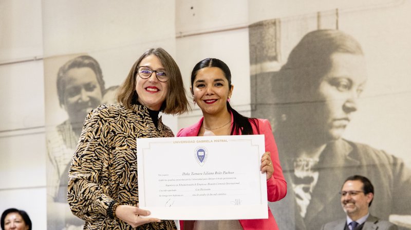 Foto 39 de 62: Galería fotográfica (Segunda Parte): Ceremonia de Titulación UGM Año Académico 2023 Facultades de Ciencias Sociales, Jurídicas y Humanidades y de Negocios y Tecnologías