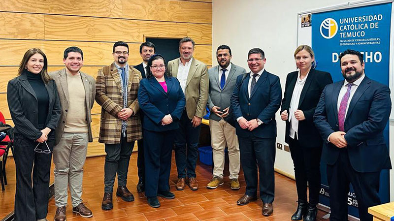 Foto 6 de 6: U. Católica de Temuco y Escuela de Derecho UGM realizaron Congreso Internacional de Derecho Privado e IA