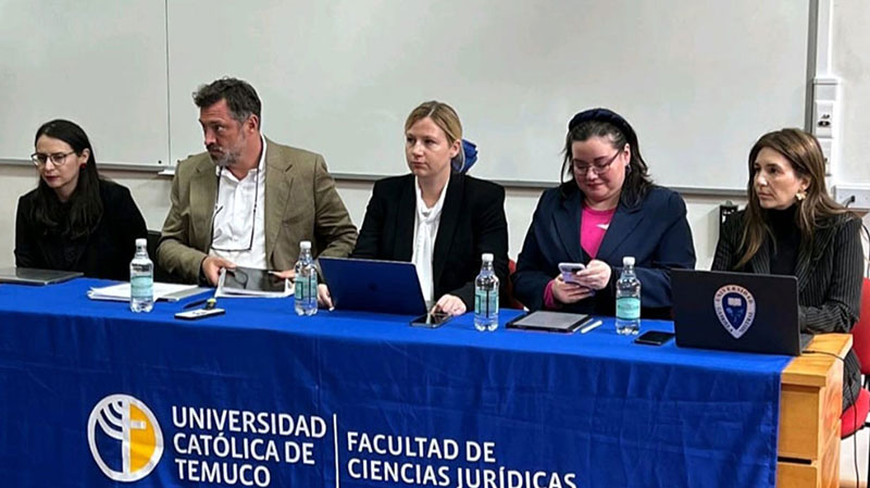 Foto 3 de 6: U. Católica de Temuco y Escuela de Derecho UGM realizaron Congreso Internacional de Derecho Privado e IA