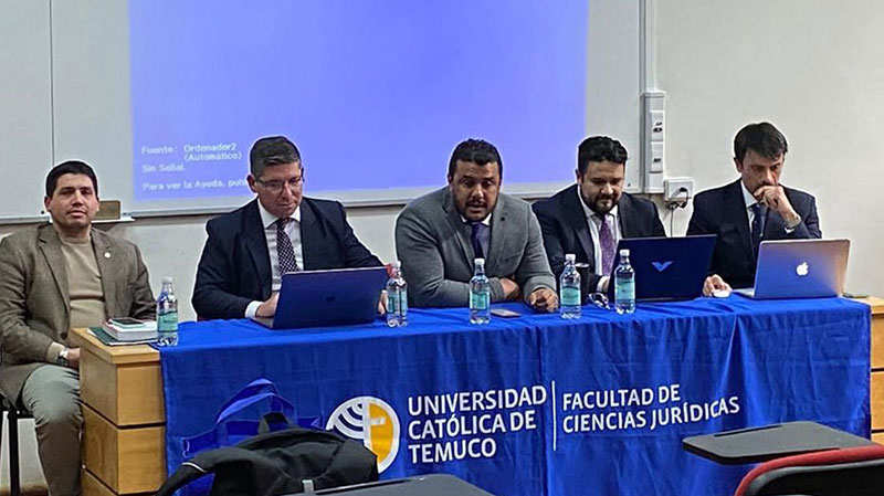 Foto 4 de 6: U. Católica de Temuco y Escuela de Derecho UGM realizaron Congreso Internacional de Derecho Privado e IA