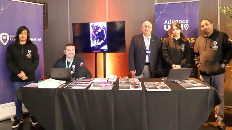 Foto 5 de 6: Futuros ingenieros e ingenieras presentes en aniversario de la Asociación Chilena de Energías Renovables y Almacenamiento