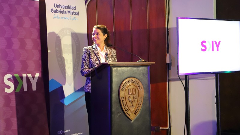 Foto 2 de 9: Universidad Gabriela Mistral dio la bienvenida a más de 120 estudiantes, colaboradores de SKY Airline que comenzarán sus Diplomados en nuestra Casa de Estudios