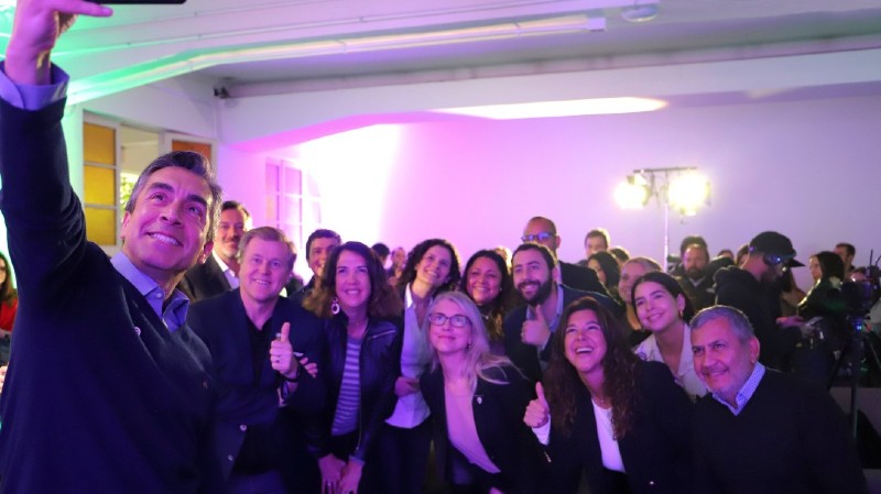 Foto 7 de 9: Universidad Gabriela Mistral dio la bienvenida a más de 120 estudiantes, colaboradores de SKY Airline que comenzarán sus Diplomados en nuestra Casa de Estudios
