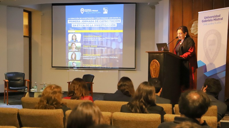 Foto 5 de 8: Dirección de Investigación y Doctorados UGM realizó 1era Jornada de Capacitación en Ética de la Investigación