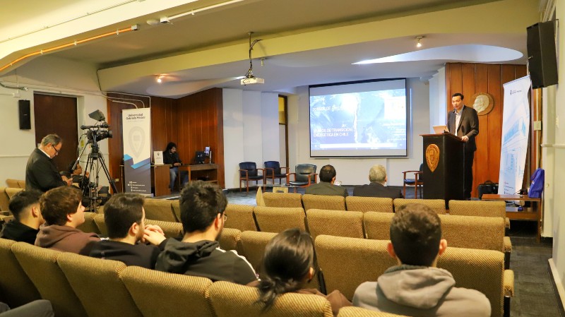 Foto 2 de 7: Escuela de Ingeniería y Tecnología UGM realizó conferencia sobre el desarrollo de energías alternativas