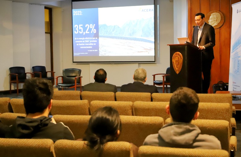 Imagen de la noticia: Escuela de Ingeniería y Tecnología UGM realizó conferencia sobre el desarrollo de energías alternativas