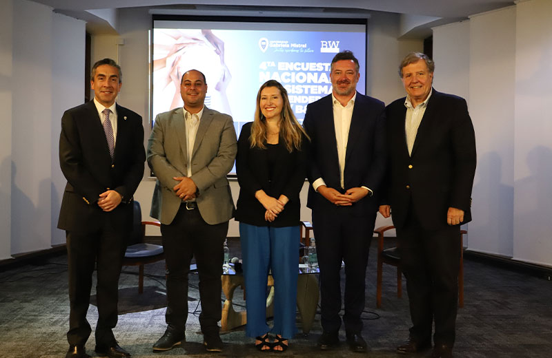 Imagen de la noticia: 4ta Encuesta Nacional Ecosistema Emprendedor UGM / B&W: Chilenos piensan que grandes empresas pagan mejor y pymes tienen mejor ambiente laboral