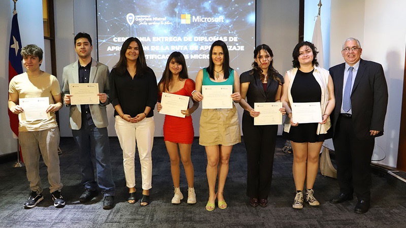 Imagen de la noticia: Más de 300 futuros ingenieros e ingenieras UGM aprobaron Ruta de Aprendizaje de Certificaciones Microsoft