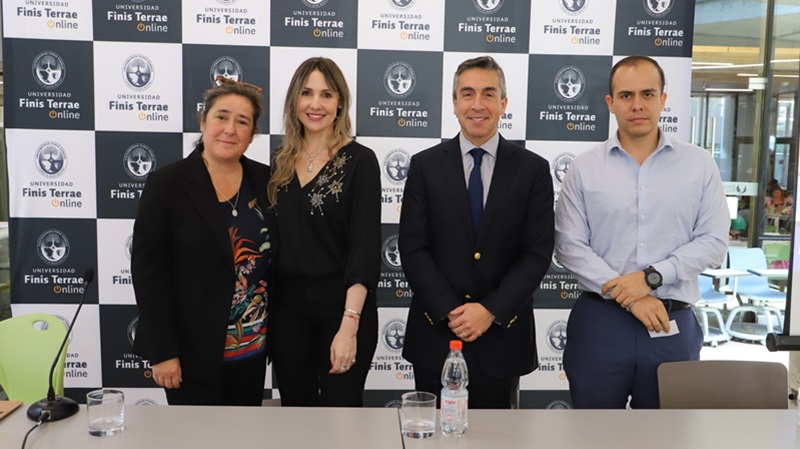 Imagen de la noticia: Rector Mena expuso en seminario UFT sobre educación en línea