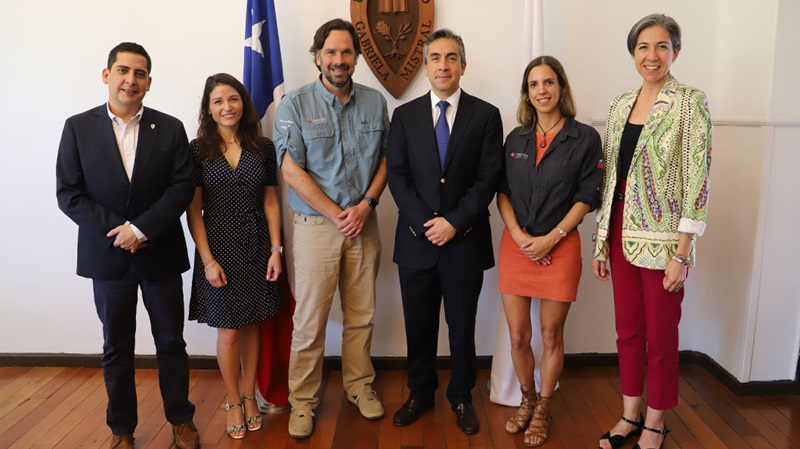 Imagen de la noticia: Desafío Levantemos Chile y Universidad Gabriela Mistral refuerzan su vocación conjunta de servicio al país