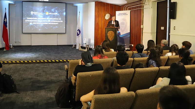 Imagen de la noticia: Más de 300 futuros ingenieros e ingenieras UGM aprobaron Ruta de Aprendizaje de Certificaciones Microsoft